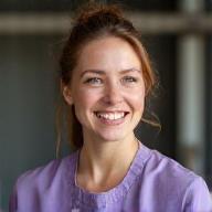 Hannah Reeves, smiling in her grooming apron